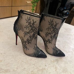 Gipsybootie Floral Lace Booties